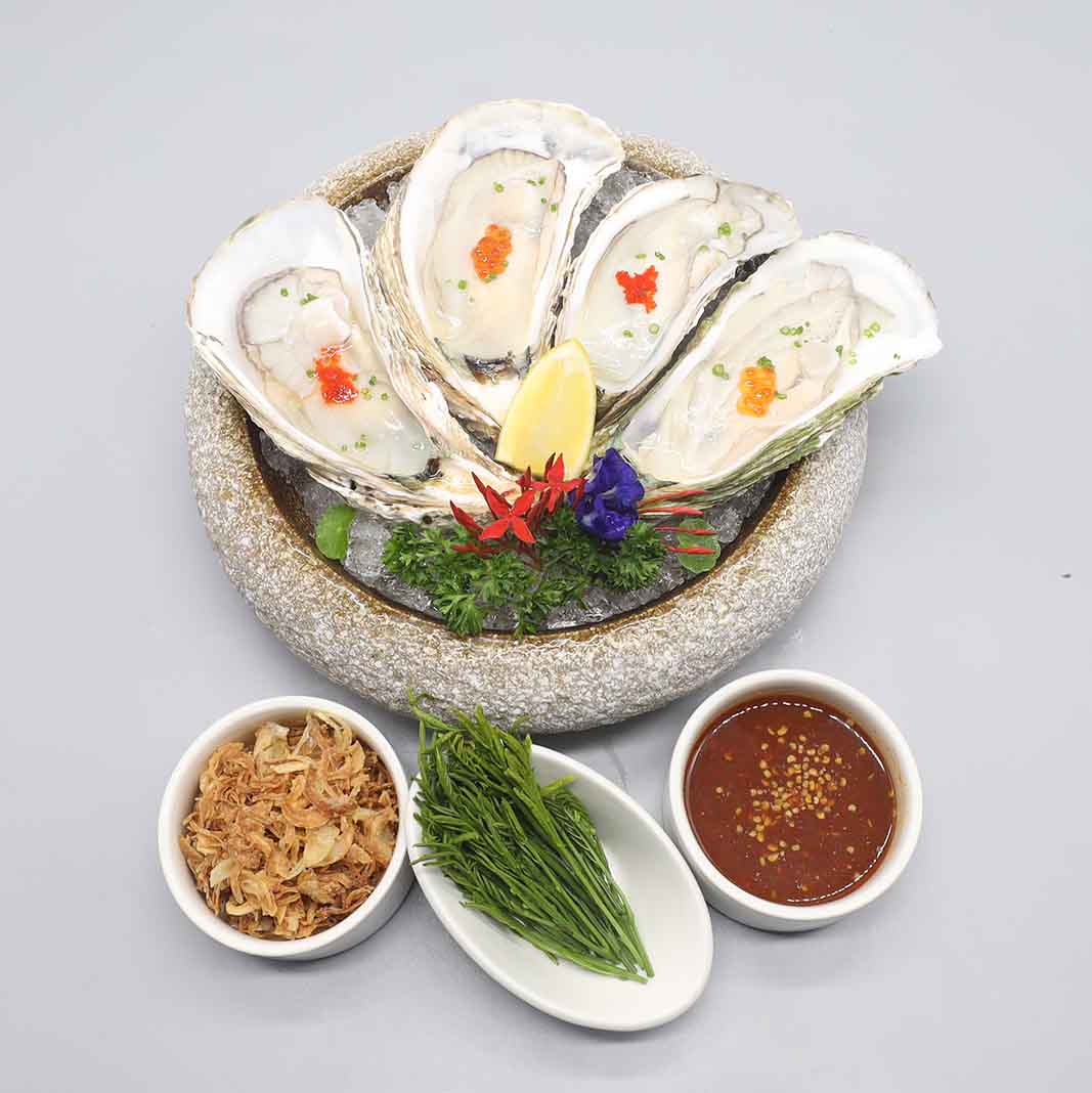 Fresh Oyster with Chili dip